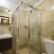 Spacious condo with private terrace & Pool - شاطئ بالم إيغل