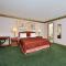 Howard Johnson by Wyndham Lenox