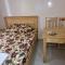 CHAMBRES PRIVEES CLIMATISEES-DOUCHES PERSONNELLES-NEFLIX-SALON