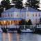 Oscars Waterfront Boutique Hotel