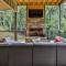 NEW Modern Cabin! 2 Large Decks, Hot Tub, Sleeps 8 - Ellijay