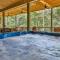 NEW Modern Cabin! 2 Large Decks, Hot Tub, Sleeps 8 - Ellijay