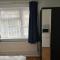 Large Double Bedroom with free on site parking - Kingston upon Thames