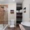 Wonderful 1-bed condo, 2min walk to beach & more