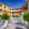 Page Terrace Beachfront Hotel - سانت بيتي بيتش