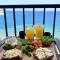 Beach front High End apartment, direct sea views. - مارسالفورن
