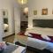 Rooms in San Domenico Maggiore 3