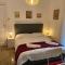 Rooms in San Domenico Maggiore 3