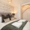 8 Blue Bridge- Elegant and Luxurious 1 Bedroom Apt- Free Parking