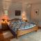 Private apartment in historic castle from 1608 with tenniscourt - Zeitlofs