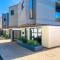 Green Mews 1 with Free Parking By My Getaways