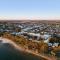 3 Bedroom Penthouse - Short Walk to Sandstone Point