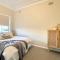 Beautiful 4-bedroom original beach cottage in Port Kembla - Port Kembla