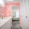 Cheerful 4-bedroom home nearby beach
