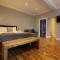 Signature - Linden Cottage Room 1