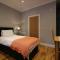 Signature - Linden Cottage Room 2