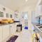 Funky 2 Bed (split level) Apartment in the Heart of Historic Rochester - Strood