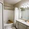 Lux 2BD 2BA minutes from the water - بينساكولا