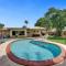 Tropical Oasis+heated Pool-4BR/KINGS/1mi to BEACH!