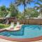 Tropical Oasis+heated Pool-4BR/KINGS/1mi to BEACH!
