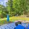 Large Private Yard: Grand Worcester Getaway
