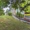 Large Private Yard: Grand Worcester Getaway