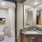 Best Western Harbour Pointe Lakefront