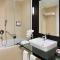 Mövenpick Hotel Jumeirah Lakes Towers Dubai - Дубай