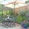 Charming Cottage, Wi-Fi, Parking, Pets Accepted
