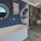 17 Marine Hermanus, Apartment 103 with private Hot Tub