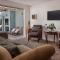 17 Marine Hermanus, Apartment 103 with private Hot Tub