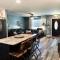 Ambers Jensen Beachhouse with Hot Tub