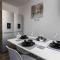 Modern Family Home With Parking-Pem - 利物浦