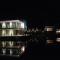 Lake House with dock at Lake Veere, Zeeland - أرنيماودن