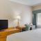 All Seasons Inn & Suites