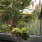 studio e - Quiet central business one bedroom apartment for 3 guests