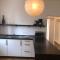 studio e - Quiet central business one bedroom apartment for 3 guests