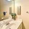 Balcony and Boat Slip Lakefront Unit in Hot Springs