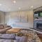 Walk To Golf Modern Mtn-View Home in Granby - 格兰比