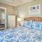 Chic Cottage with Private Yard Steps to Beach! - 科洛尼尔比奇