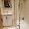 London Luxury 1 bed flat 4 mins to Ilford Stn - kitchen, garden, parking, WiFi