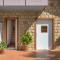 Villa Mendolia Hot Pool and Design