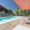 Villa Mendolia Hot Pool and Design
