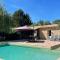FUVOLEA, Maison de vacances à 15 min du centre d'Aix-en-Provence, piscine chauffée en saison - jardin - parking privé gratuit - Fuveau