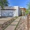 Families Welcome Phoenix Home with Backyard Oasis