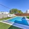 Families Welcome Phoenix Home with Backyard Oasis