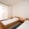 Apartments by the sea Vrboska (Hvar) - 8748