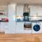 Stylish 2 bed flat in Basingstoke By 20Property Stays Short Lets & Serviced Accommodation - Basingstoke