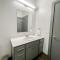 Sleepover 1BD 1BA Des Moines Apartments - دي موين