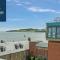 THE PENTHOUSE, Spacious, Stunning Views, Foosball Table, 3 Large Rooms, Central Location, River Front, Tay Bridge, V&A, 2 mins to Train Station, City Centre, Lift Access, Parking, WiFi, Mid-Stay Rates Available by SUNRISE SHORT LETS - Dundee